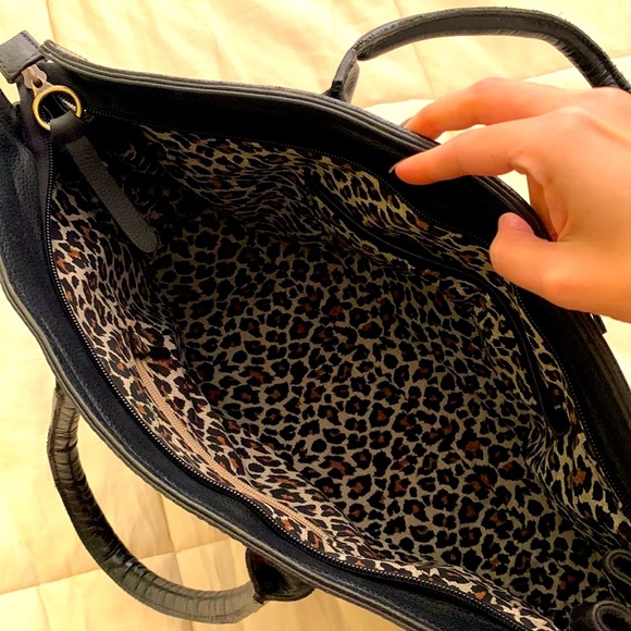 Handbags - Medium Black Tote Bag Animal Print inside